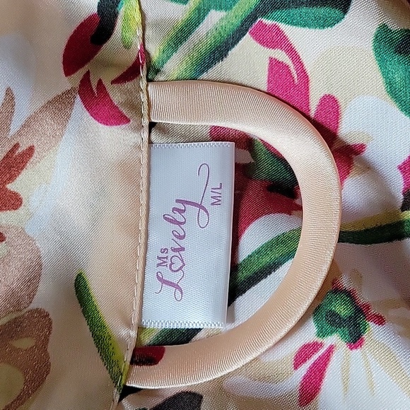 Ms.Lovely robe - Picture 3 of 3